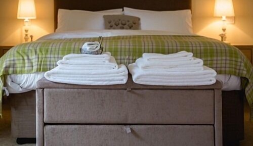 Superior Double Room, Ensuite (The Oak)