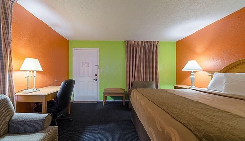 Standard Room, 1 Queen Bed, Non Smoking