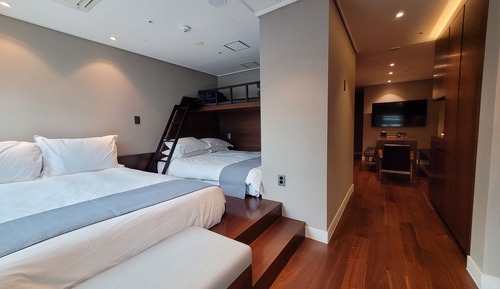 Royal Family Suite