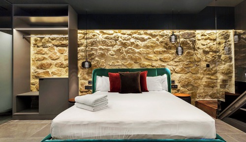 Deluxe Studio Suite