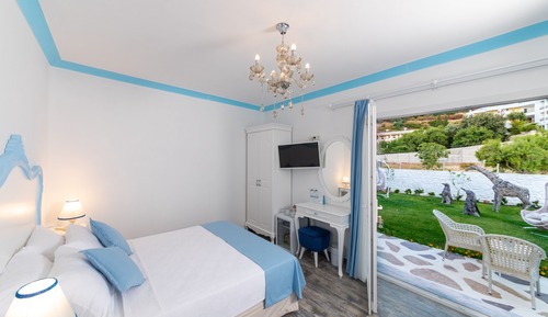Exclusive Triple Room, Multiple Beds, Terrace, Garden View