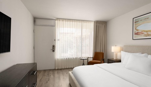 Room, 1 King Bed, Non Smoking, Courtyard View