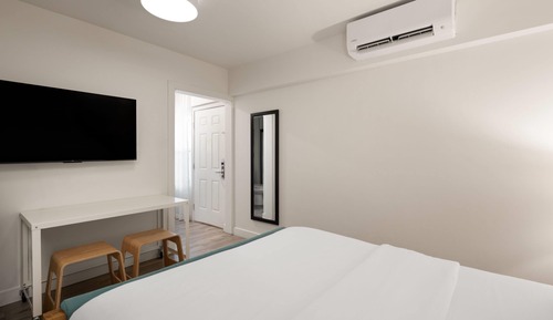 Room, 1 Queen Bed, Non Smoking, Courtyard View