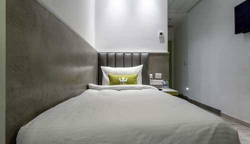 Deluxe Single Room