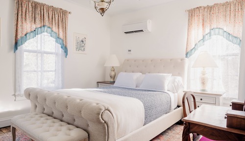 Deluxe Room, 1 Queen Bed, City View