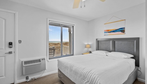 Basic Room, 1 Queen Bed, Ocean View