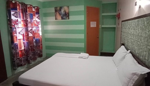 Deluxe Room, 1 Queen Bed, Non Smoking, Garden View