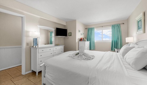 Condo, 1 King Bed with Sofa bed (The Summit 1123)