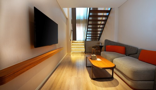 Executive Loft, 1 King Bed, Mezzanine