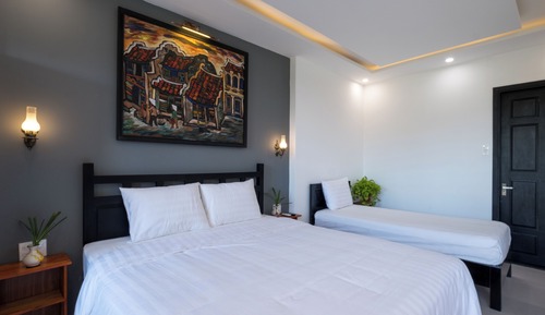 Family Room, Multiple Beds, City View