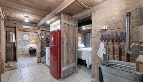 Cabin, Multiple Beds, Patio (3499 W US Hwy 290)