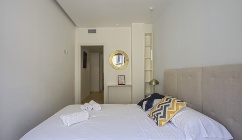 Basic Apartment, Multiple Beds