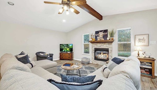 House, Multiple Beds, Hot Tub (1203 Crenwelge Dr)