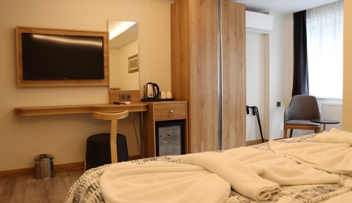 Family Room, 2 Bedrooms