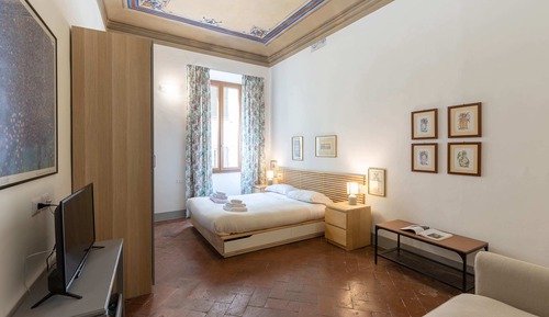Basic Apartment, Multiple Beds