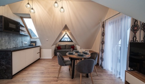 Studio Suite (F12)