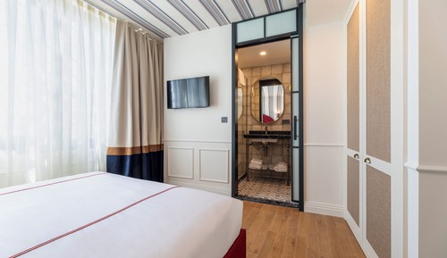 Deluxe City Room