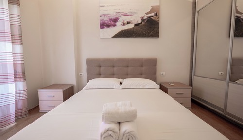 One-Bedroom Apartment with Balcony