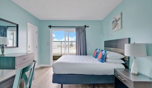 Double Room, 1 Queen Bed, Kitchen, Poolside