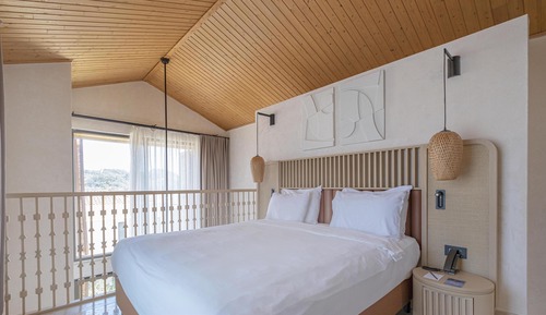 Suite, Non Smoking, Private Pool (Mezzanine)