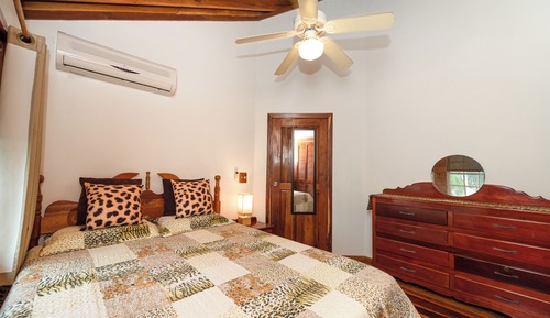 Luxury Suite, 1 King Bed, Pool View, Garden Area OCELOT