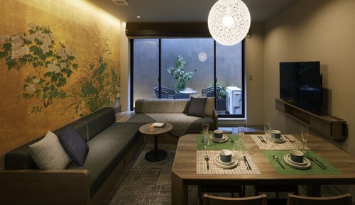 Deluxe Suite 4 Bed Spa & Sauna from 17:30~19:00 limited