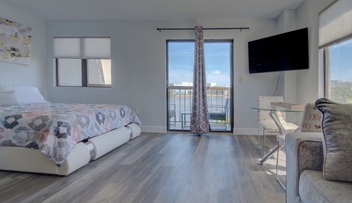 Luxury Studio, 1 Queen Bed with Sofa bed, Lake View
