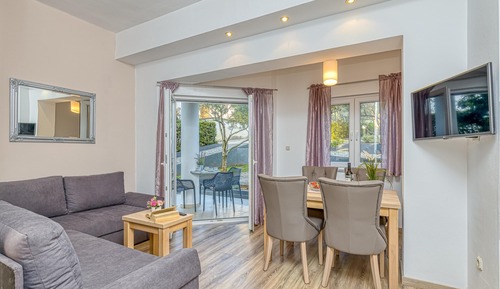 Family Apartment, 1 Bedroom, Mountainside (Apartment Matea 220m from the beach)