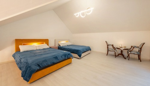 Basic Room, 3 Bedrooms (white pine)
