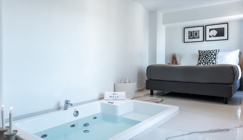Luxury Suite, Hot Tub, City View