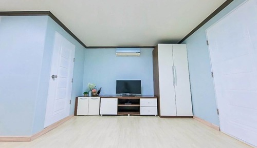 Room (101)