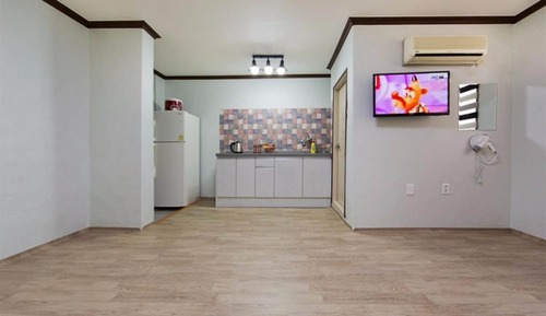 Room (medium sized room)