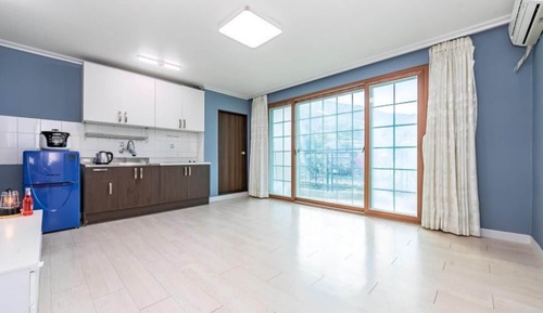 Room (18 Pyeong Ondol-301)