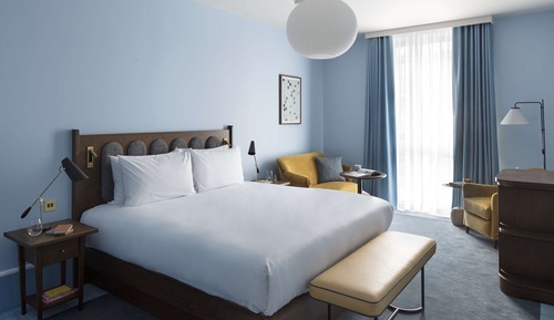 Deluxe Room, 1 King Bed, Courtyard View