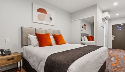 Room, 1 King Bed (Compact, Motorway Facing)