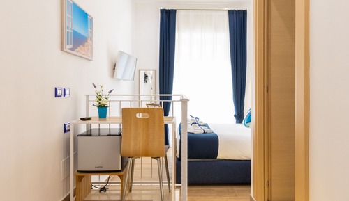 Comfort Room, Balcony