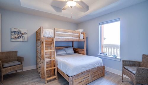 Condo, 3 Bedrooms, Sea View (1701)