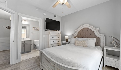 Condo, 3 Bedrooms, Sea View (701)