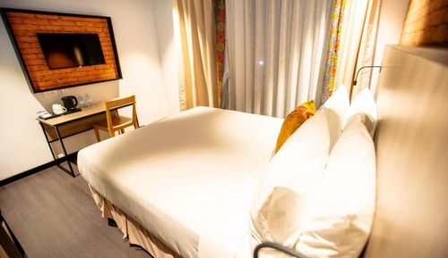 Standard Room, 1 Queen Bed