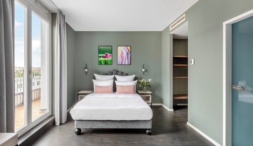 Large Studio, Kitchenette, Balcony