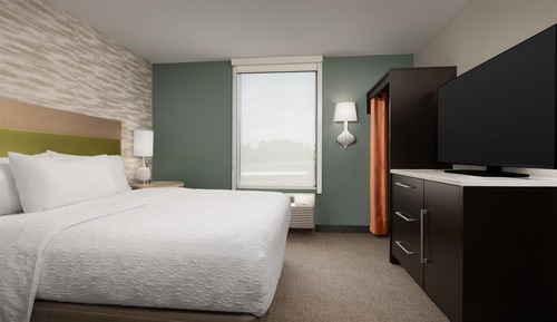 Suite, 1 King Bed, Accessible (Hearing)