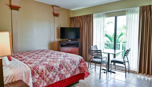 Family Suite, Multiple Beds, Kitchen, Pool View