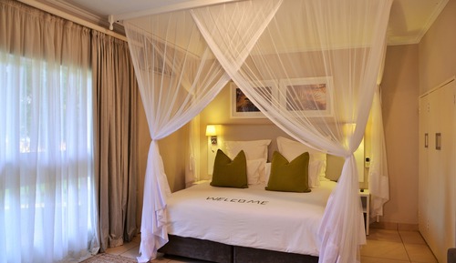 Suite, 1 King Bed, Garden View