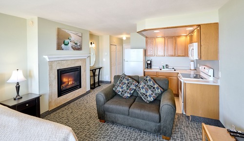Deluxe Studio, 1 Queen Bed, Ocean View, Ground Floor