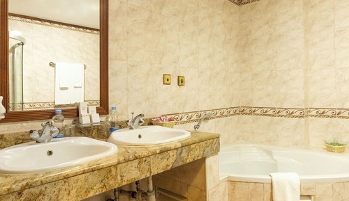 Luxury Suite