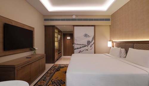 Club Shangrila Twin