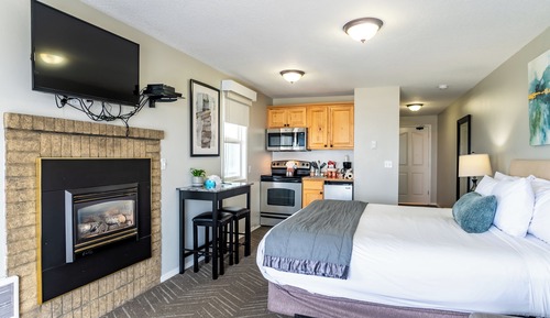 Suite, Oceanfront King with Sofa Bed & Spa