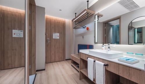 Standard Room, 1 King Bed (Extra Floor Space, High Floor)