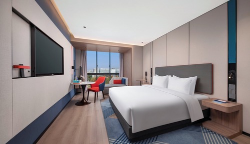 1 King Standard High Floor
