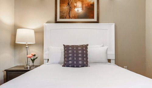 Signature Condo, 4 Bedrooms, Accessible
